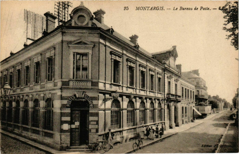 Carte postale ancienne Montargis Bureau de Poste à Montargis