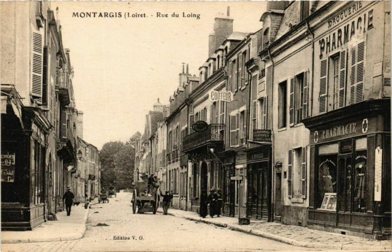Carte postale ancienne Montargis Rue du Loing à Montargis
