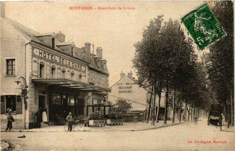 Carte postale ancienne Montargis Rond-Point de la Gare à Montargis