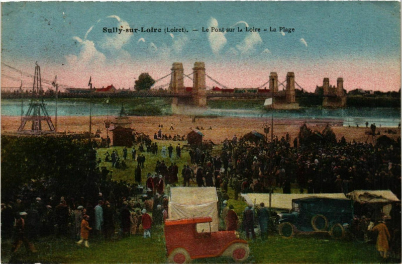 Carte postale ancienne Sully-sur-Loire Le Pont sur la Loire - La Plage à Sully-sur-Loire