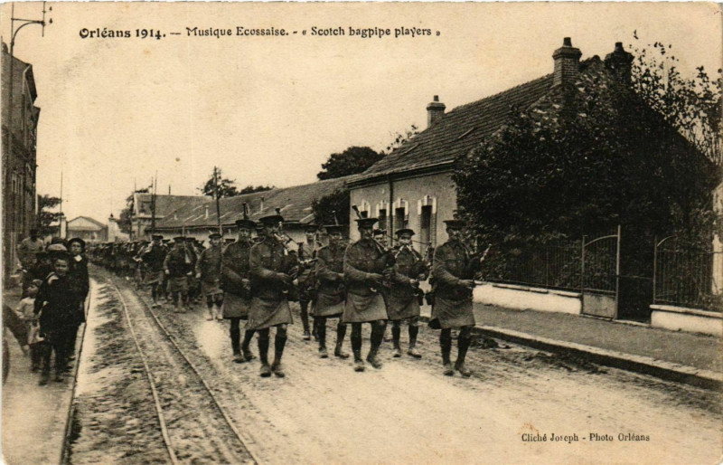 Carte postale ancienne Orleans Musique Ecossais à Orléans