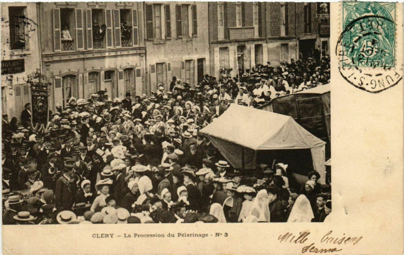 Carte postale ancienne Clery La Procession du Pélerinage