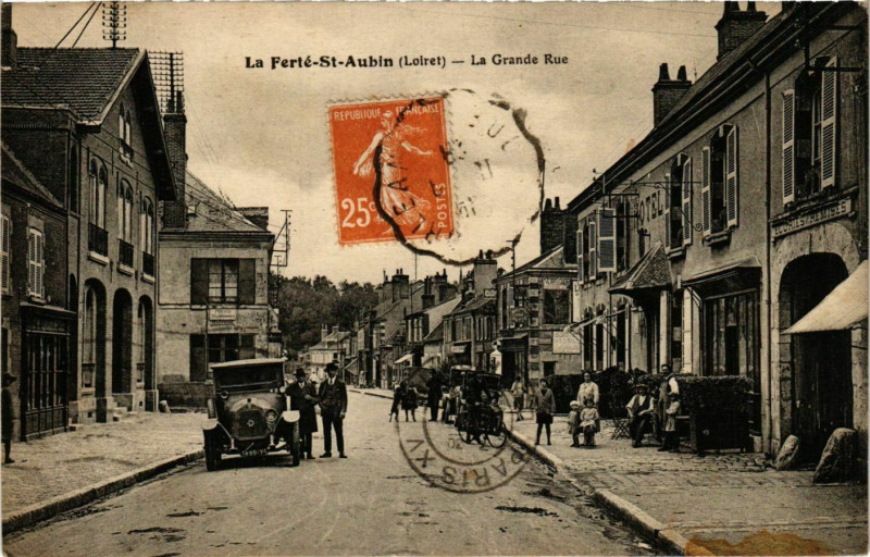 Carte postale ancienne La Ferte-Saint-Aubin La Grande Rue