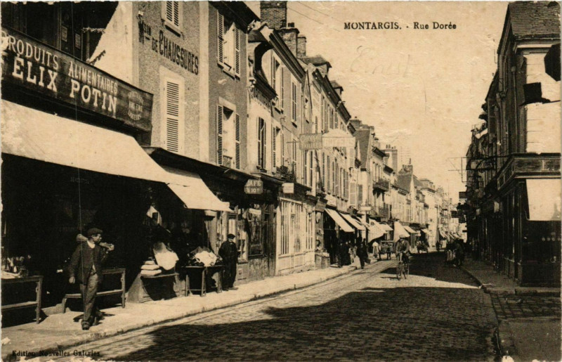 Carte postale ancienne Montargis Rue Dorée à Montargis