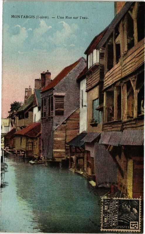 Carte postale ancienne Montargis - Une Rue sur l'eau à Montargis