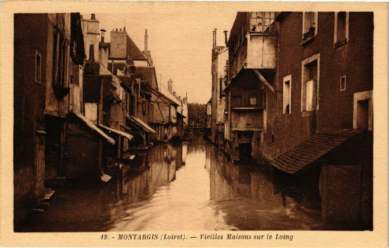 Carte postale ancienne Montargis - Vieilles Maisons sur le Loing à Montargis