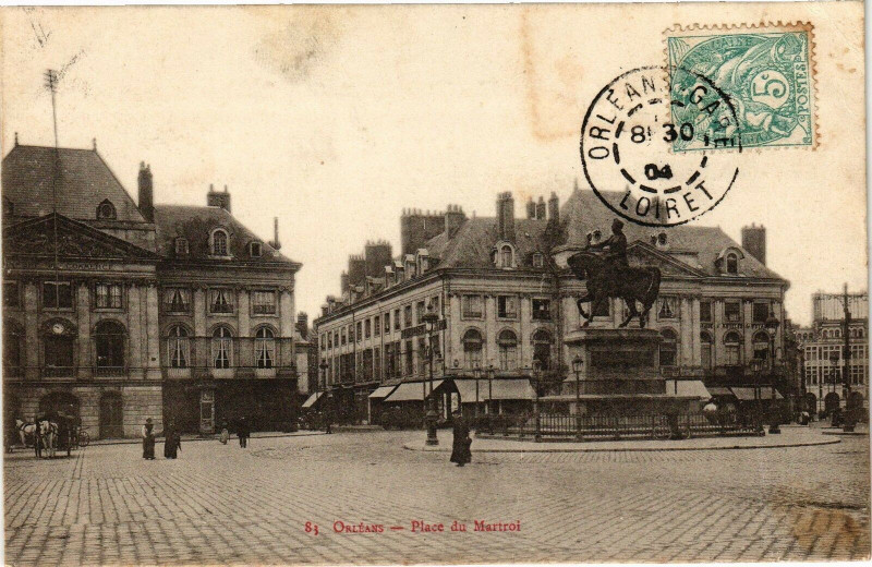 Carte postale ancienne Orleans - Place du Martroi à Orléans