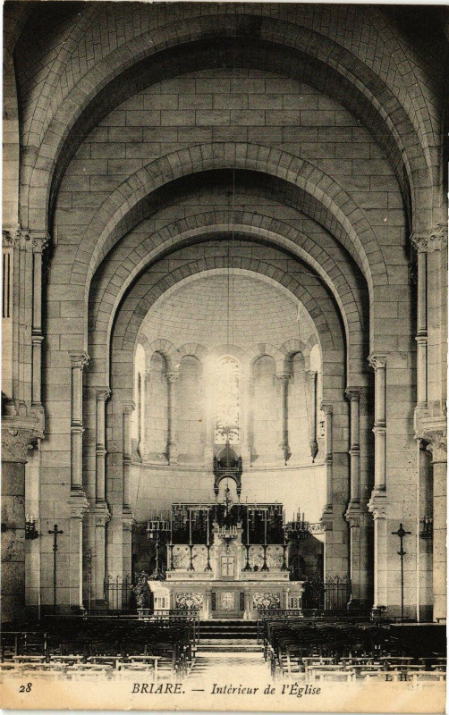 Carte postale ancienne Briare - Interieur de l'Eglise à Briare