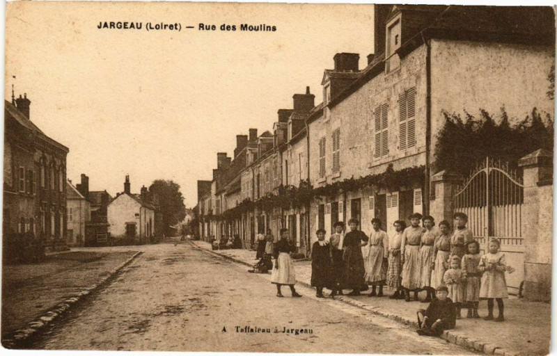 Carte postale ancienne Jargeau - Rue des MOULINs à Jargeau