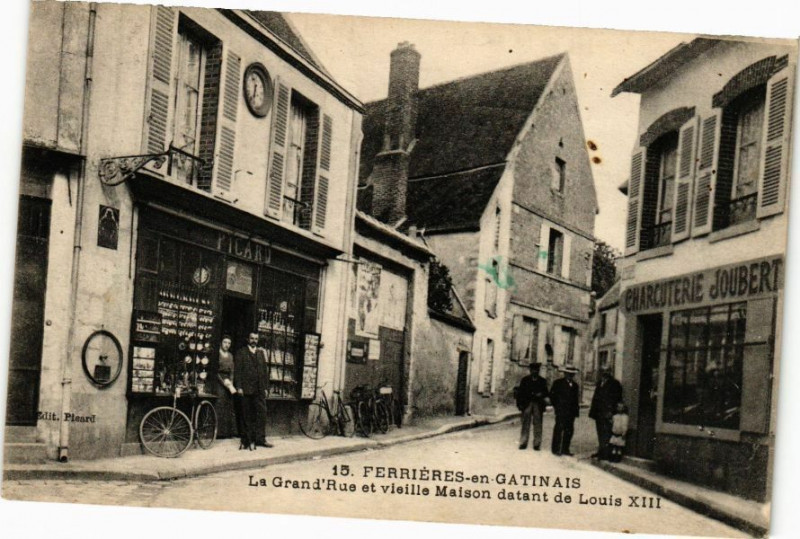Carte postale ancienne Ferrieres en Gatinais - La Grande Rue à Ferrières-en-Gâtinais