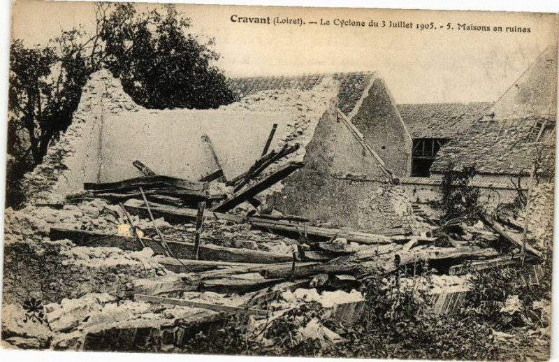Carte postale ancienne Cravant - Le Cyclone du 3 Juillet 1905 à Cravant