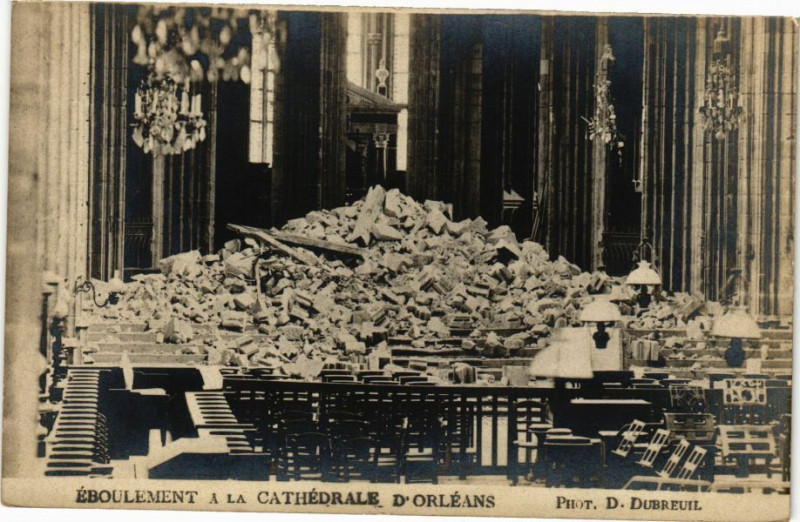 Carte postale ancienne Eboulement a la Cathédrale d'Orleans à Bou