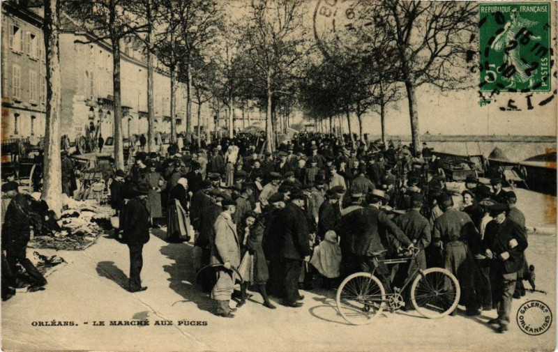 Carte postale ancienne Orleans-Le Marché aux Puces à Orléans