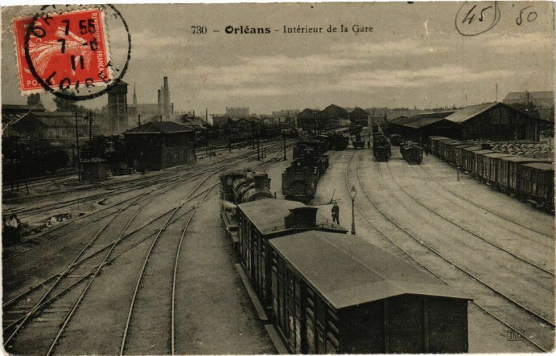 Carte postale ancienne Orleans-Interieur de la Gare à Orléans