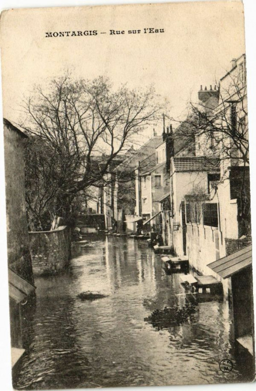 Carte postale ancienne Montargis-Rue sur l'Eau à Montargis