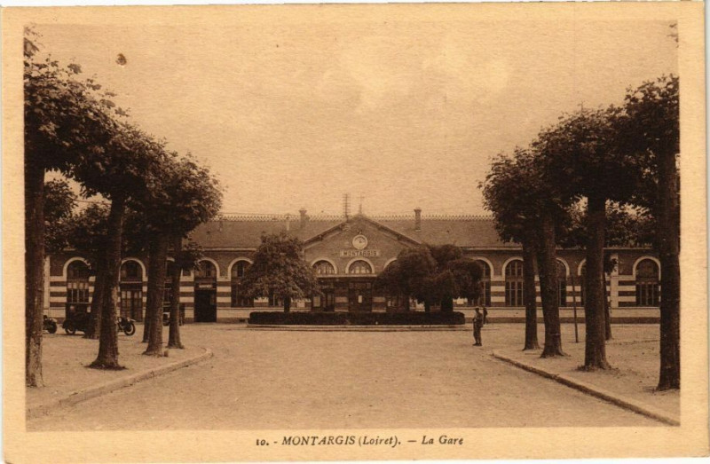 Carte postale ancienne Montargis-La Gare à Montargis