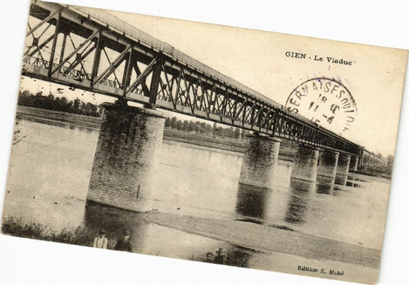 Carte postale ancienne Gien-Le Viaduc à Gien