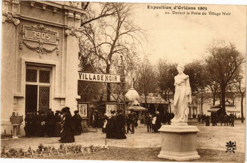 Carte postale ancienne Exposition d'Orleans-Devant la Porte du Village Noir