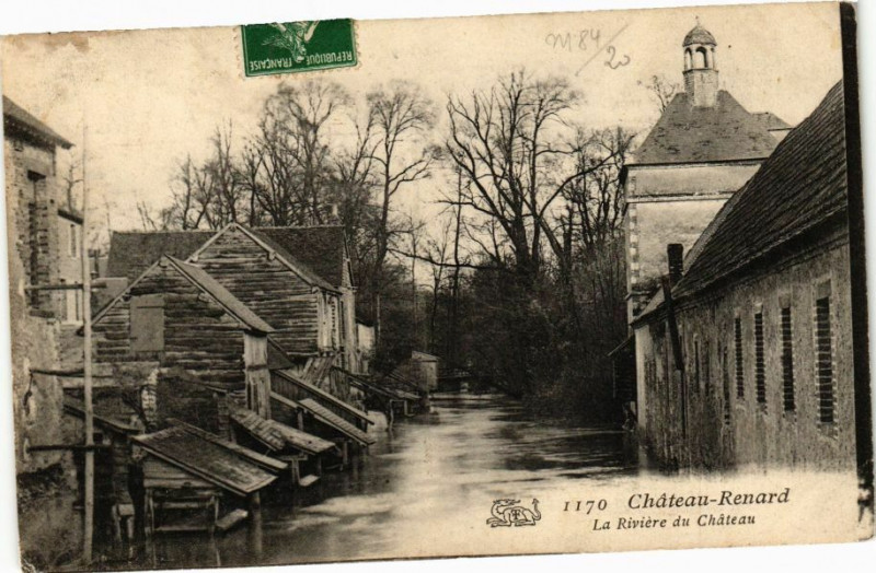 Carte postale ancienne Chateau-Renard-La Riviere du Chateau