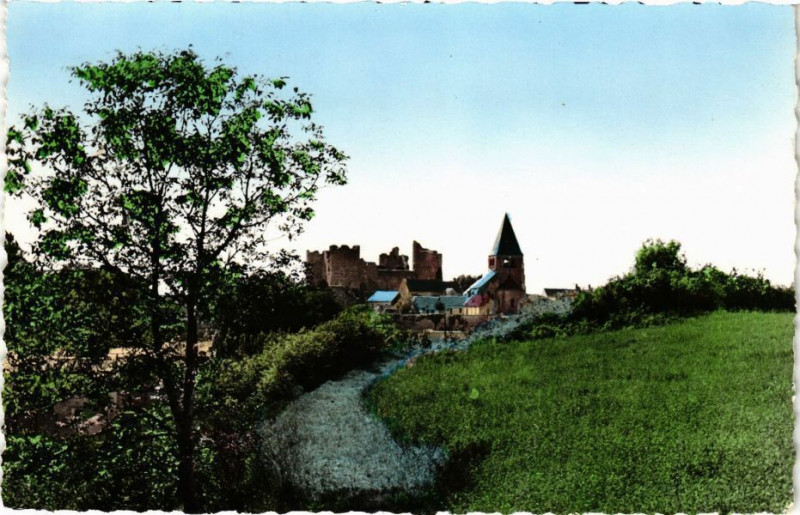 Carte postale ancienne Yevre-le-Chatel - Vue générale
