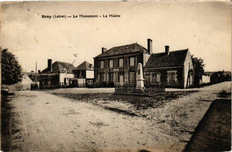 Carte postale ancienne Bray - Le Monument - La Mairie