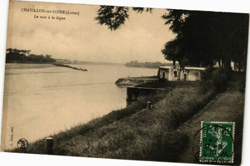Carte postale ancienne Chatallion-sur-Loire - Le soir a la digue