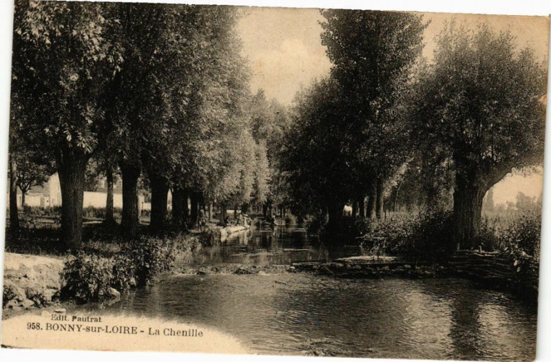 Carte postale ancienne Bonny-sur-Loire - La Chenille à Bonny-sur-Loire