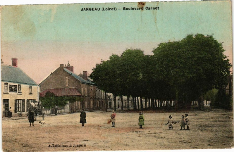 Carte postale ancienne Jargeau - Boulevard Carnot à Jargeau