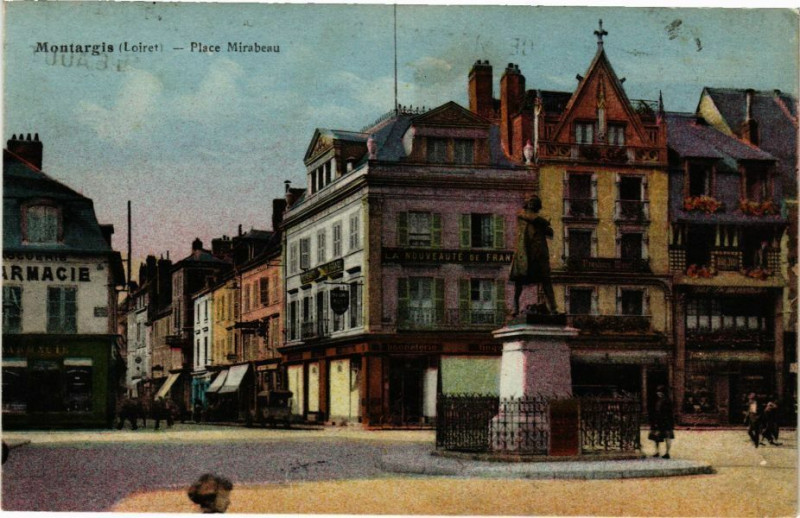 Carte postale ancienne Montargis - Place Mirabeau à Montargis