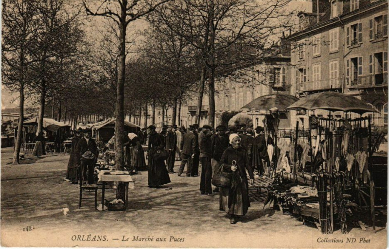 Carte postale ancienne Orleans - Le Marché aux Puces à Orléans