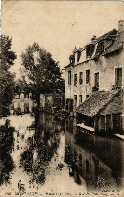 Carte postale ancienne Montargis - Maisons dur l'eau à Montargis