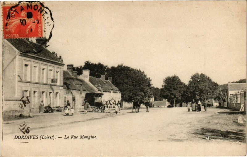 Carte postale ancienne Dordives - La Rue Mangine à Dordives