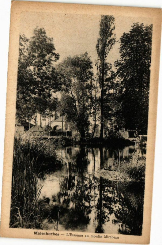 Carte postale ancienne Malesherbes - L'Essonne au Moulin Mirebeau
