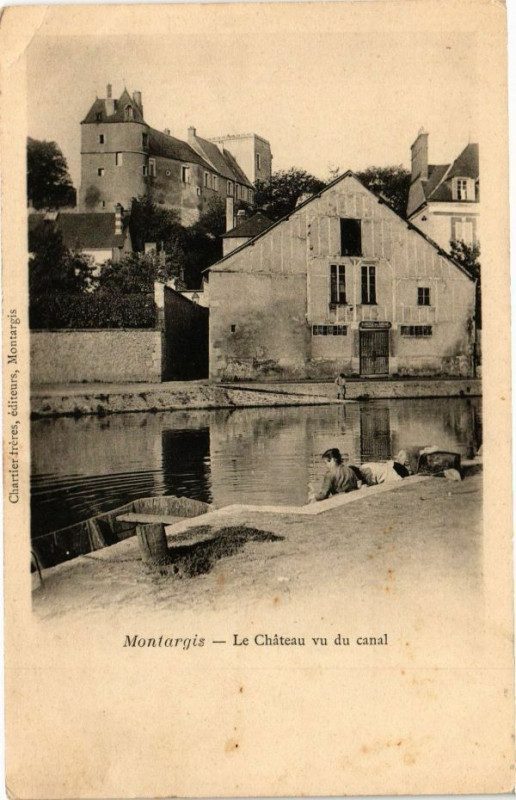 Carte postale ancienne Montargis - Le Chateau vu du canal à Montargis