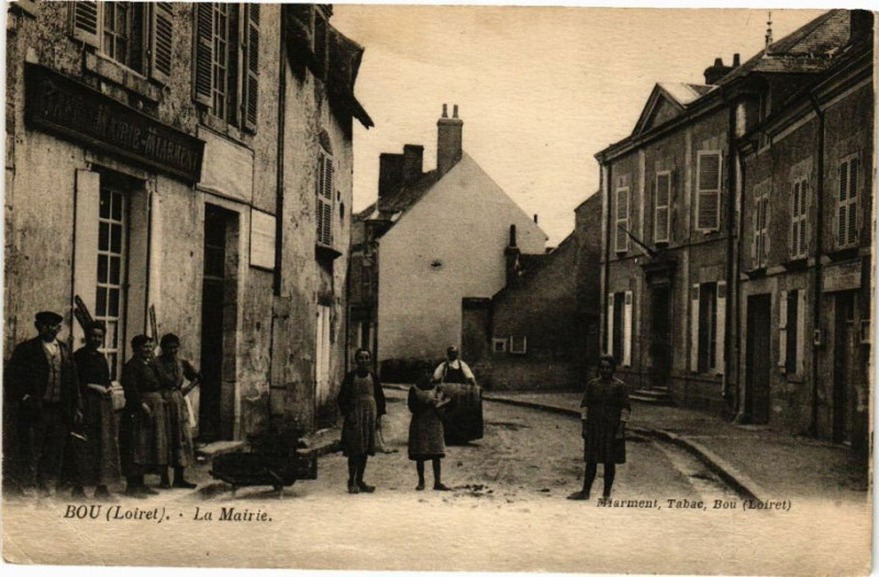 Carte postale ancienne Bou - La Mairie à Bou