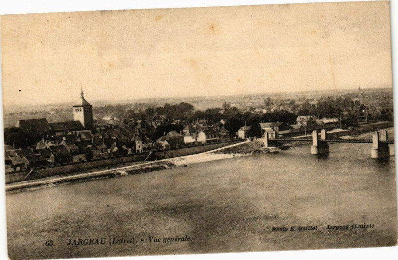 Carte postale ancienne Jargeau - Vue générale à Jargeau