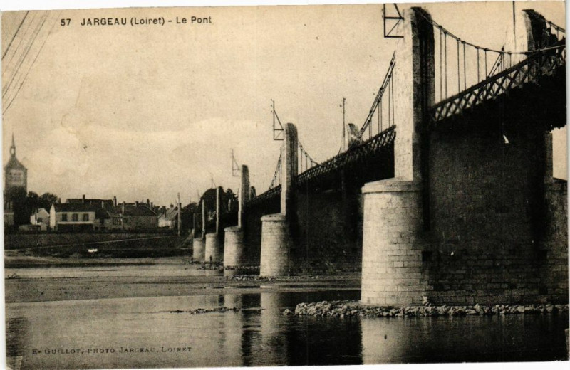 Carte postale ancienne Jargeau - Le Pont à Jargeau