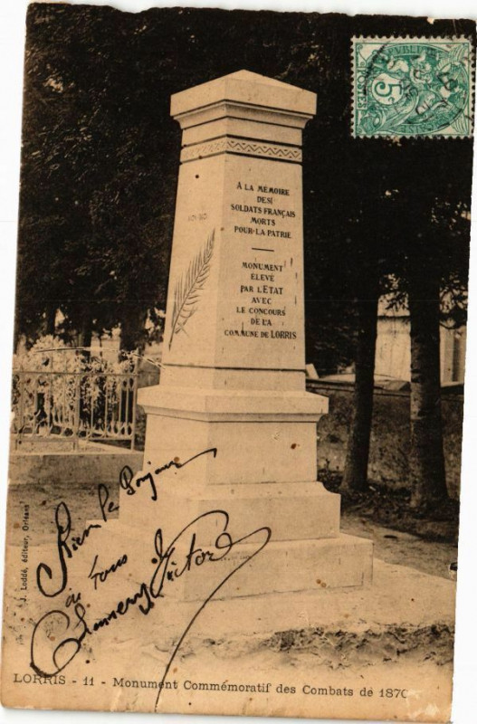 Carte postale ancienne Lorris - Monument Commemoratif à Lorris