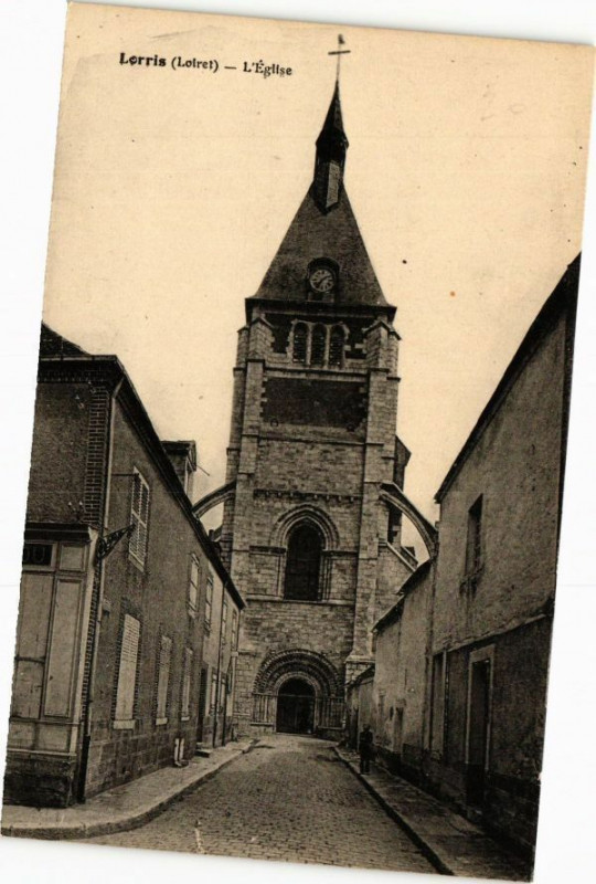 Carte postale ancienne Lorris - L'Eglise à Lorris