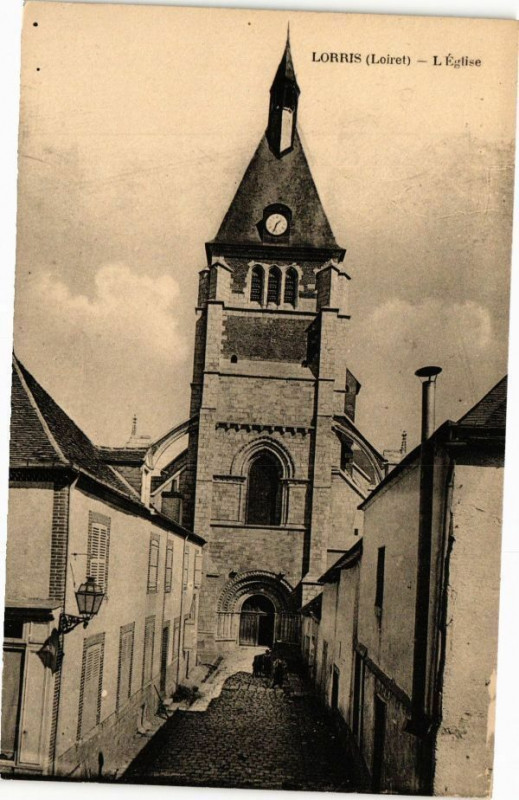 Carte postale ancienne Lorris - L'Eglise à Lorris