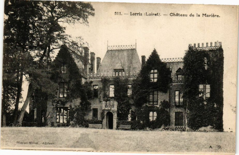 Carte postale ancienne Lorris - Chateau de la Mairie à Lorris