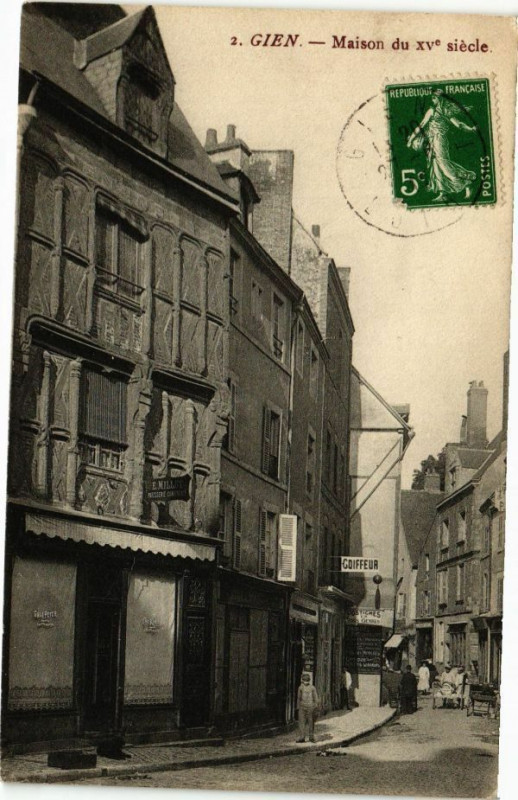Carte postale ancienne Gien - Maison du Xv siecle à Gien