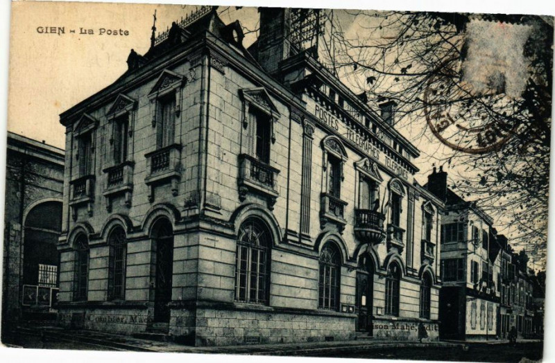 Carte postale ancienne Gien - La Poste à Gien