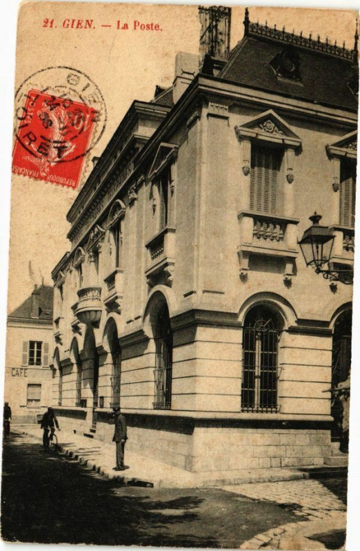 Carte postale ancienne Gien - La Poste à Gien