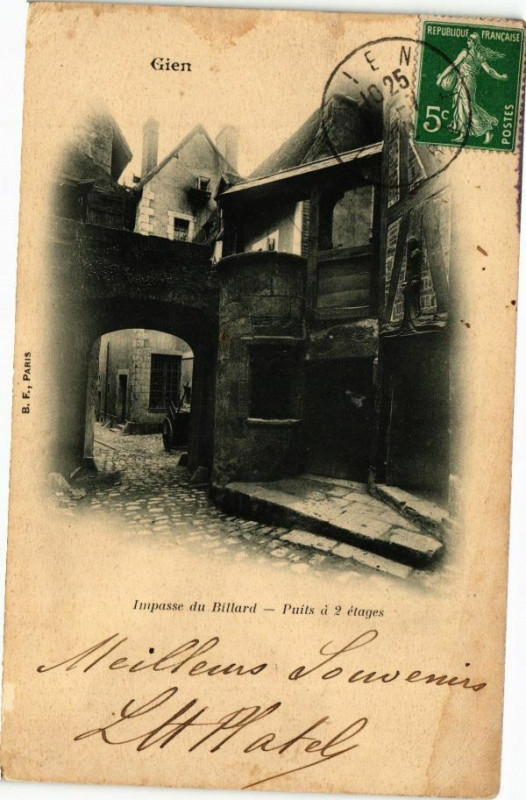 Carte postale ancienne Gien - Impasse du Billard à Gien