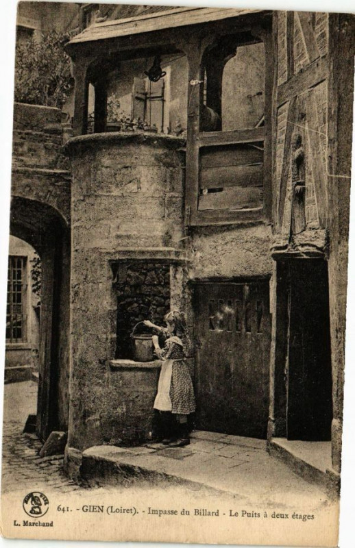 Carte postale ancienne Gien - Impasse du Billard à Gien