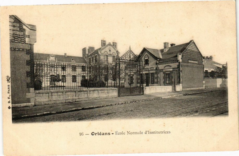 Carte postale ancienne Orleans-Ecole Normande d'Institutrices à Orléans
