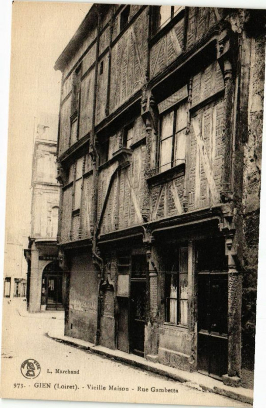 Carte postale ancienne Gien - Rue Gambetta à Gien
