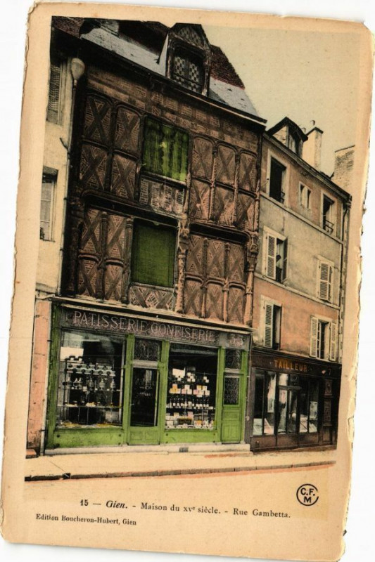 Carte postale ancienne Gien - Rue Gambetta à Gien