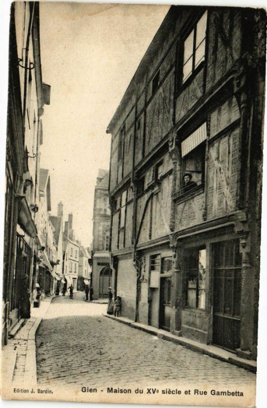 Carte postale ancienne Gien - Maison du Xv siecle à Gien
